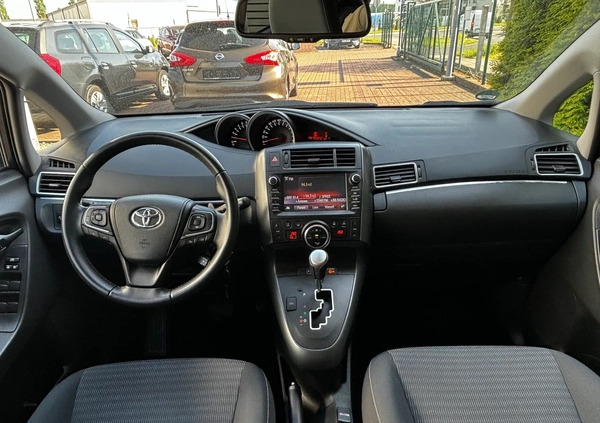 Toyota Verso cena 57999 przebieg: 118000, rok produkcji 2016 z Józefów małe 301